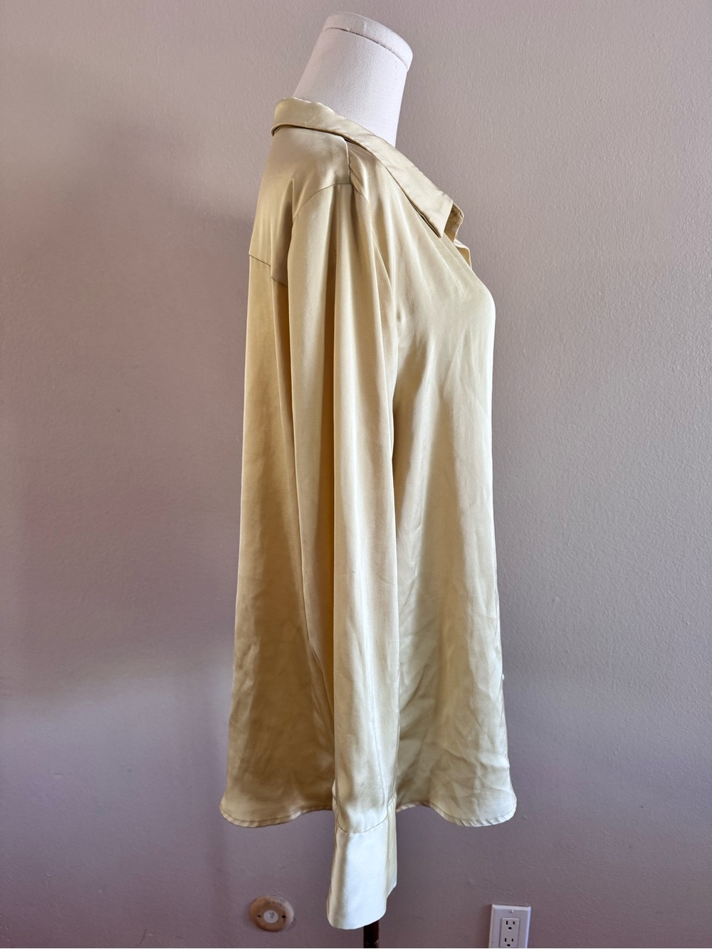 Aqua Pale Yellow Satin-Look Blouse XXL - Picture 4 of 6